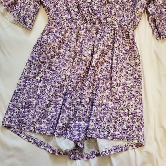 Purple floral romper size large - Picture 2 of 4